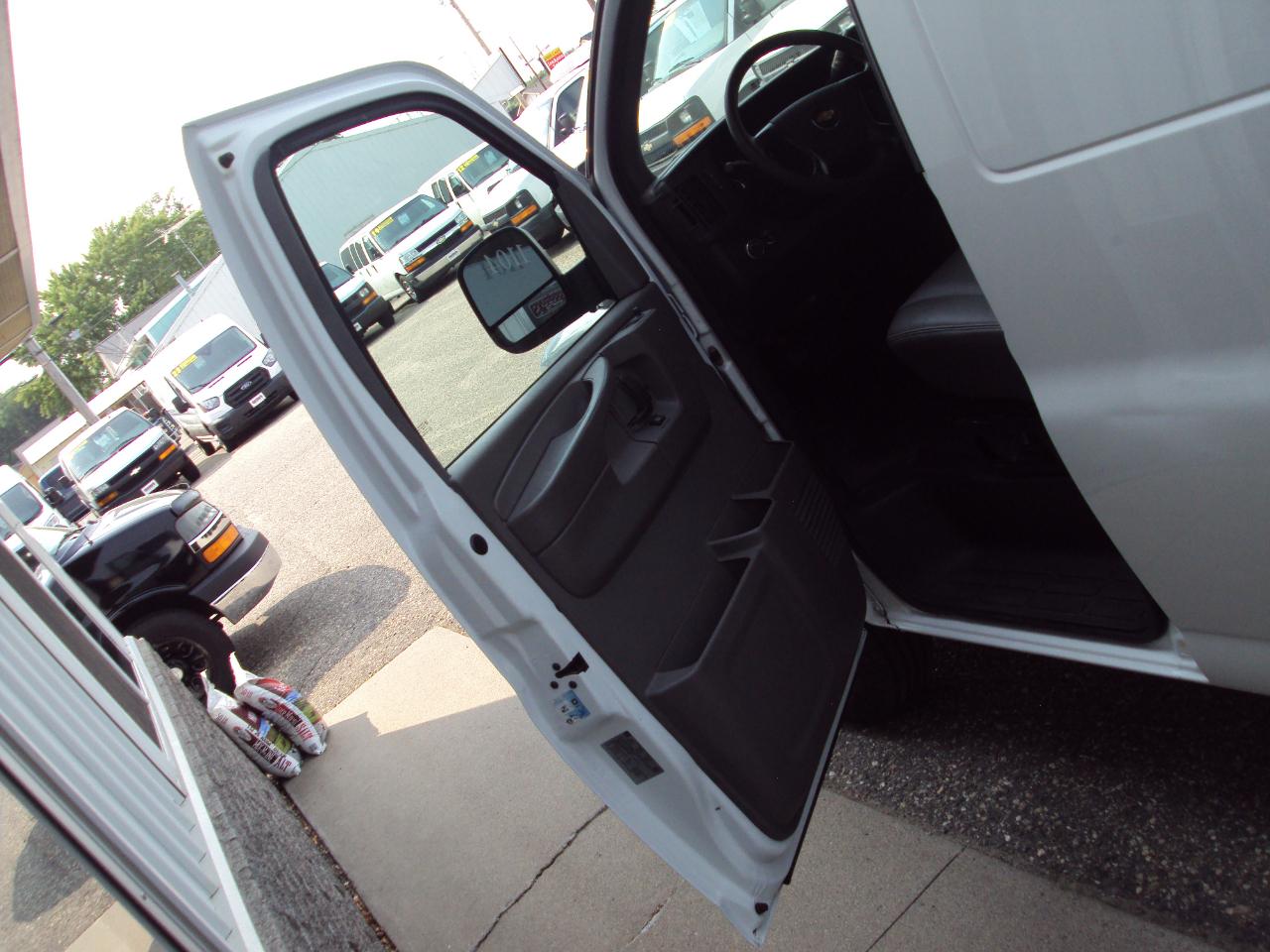 Chevrolet Express Cargo Van RWD 3500 155" 2011
