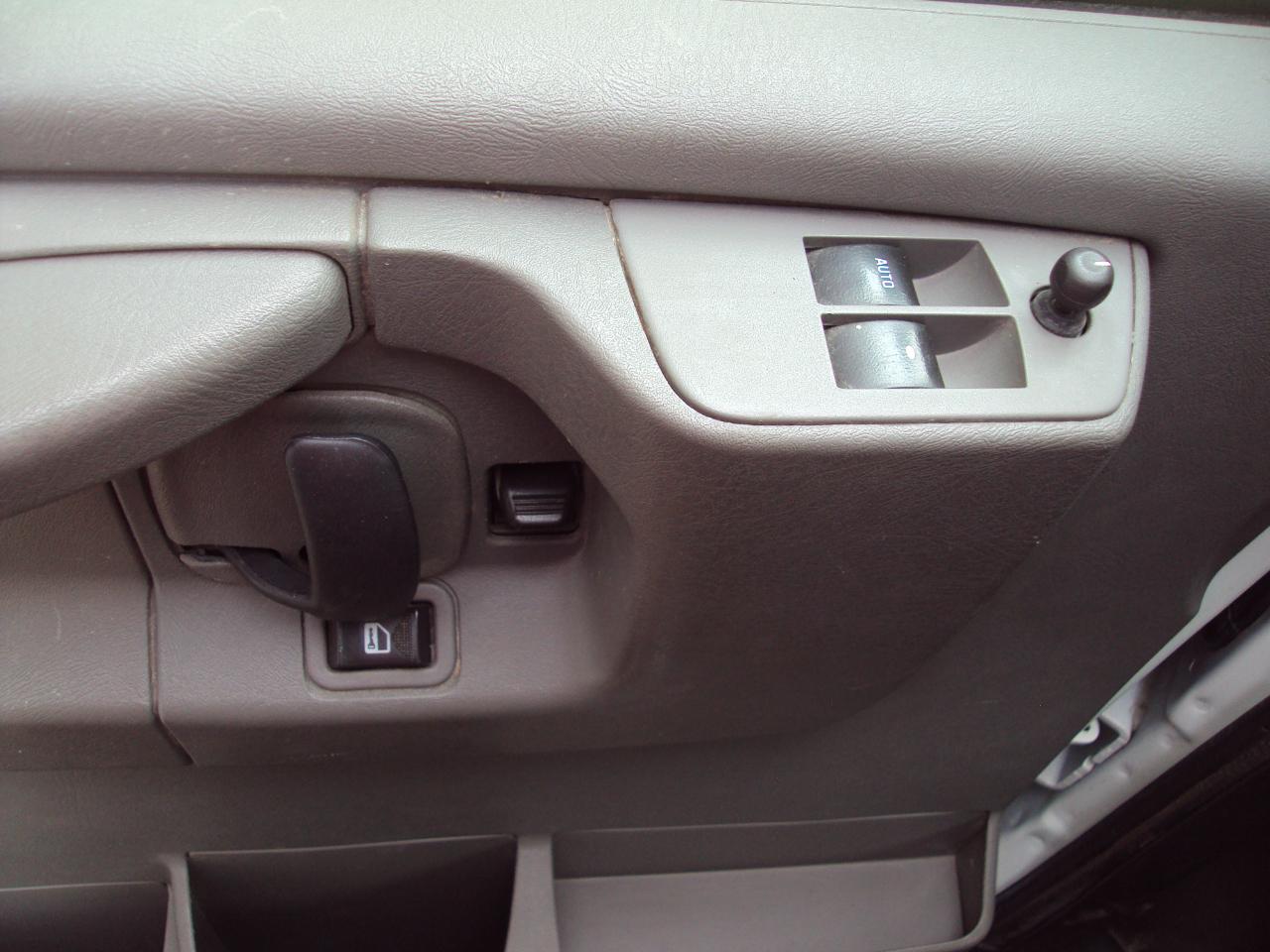 Chevrolet Express Cargo Van RWD 3500 155" 2011