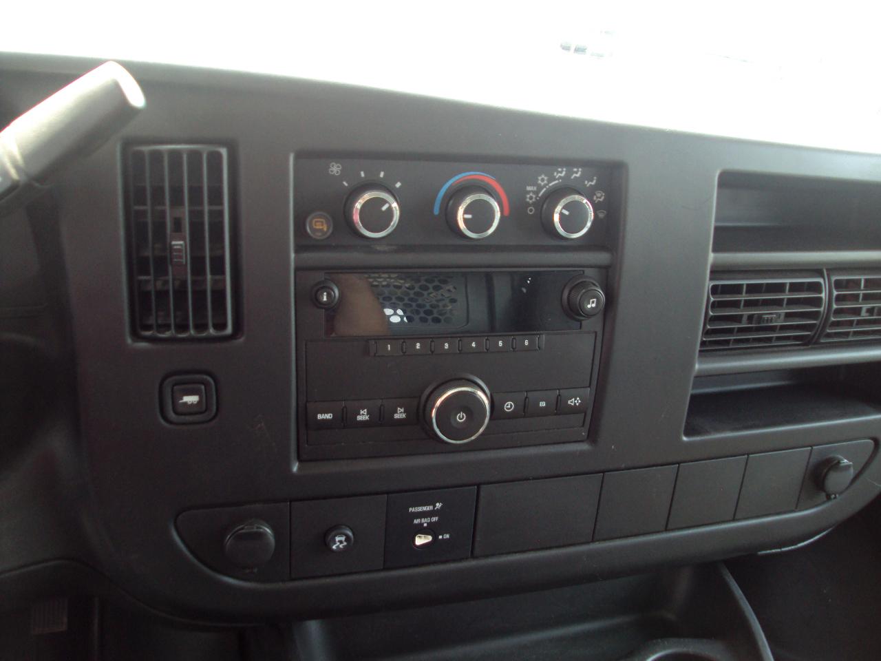 Chevrolet Express Cargo Van RWD 3500 155" 2011