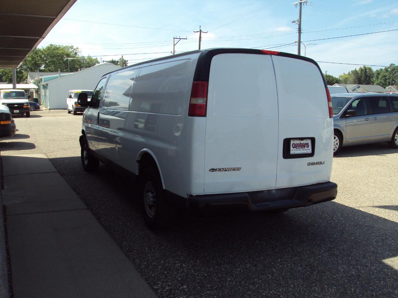 Chevrolet Express Cargo Van 2500 155" WB RWD 2006