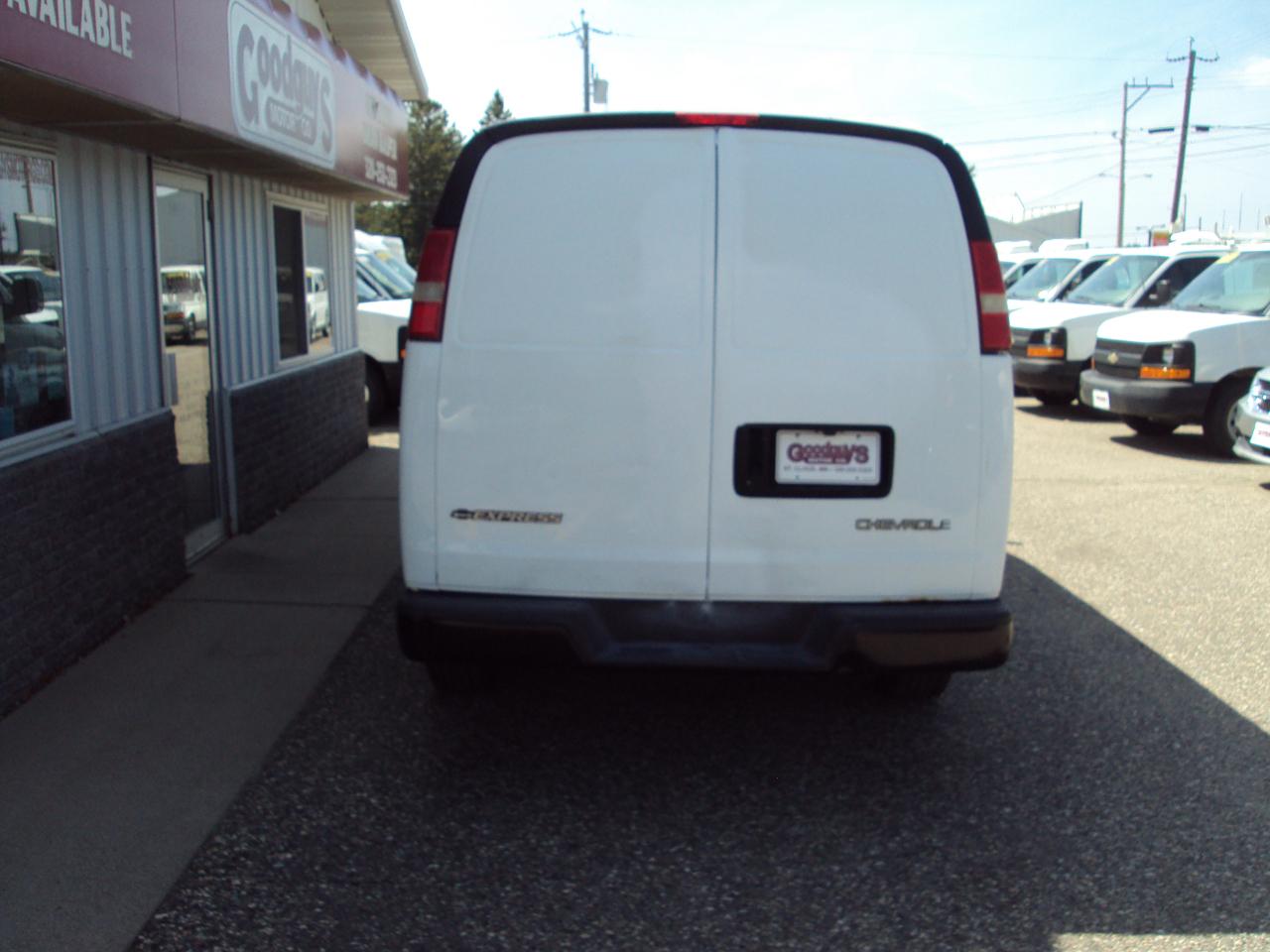 Chevrolet Express Cargo Van 2500 155" WB RWD 2006