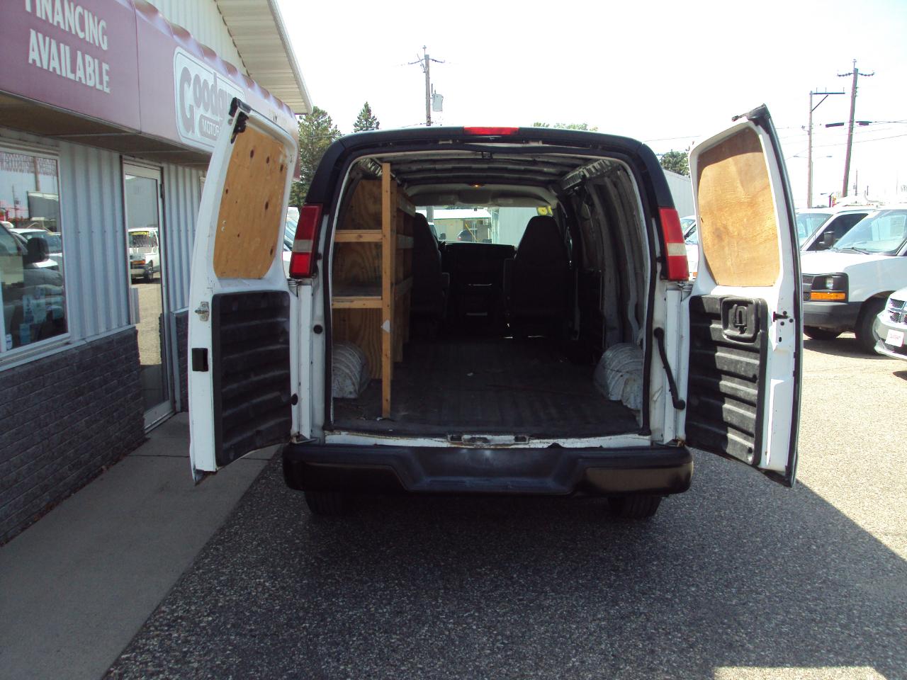 Chevrolet Express Cargo Van 2500 155" WB RWD 2006
