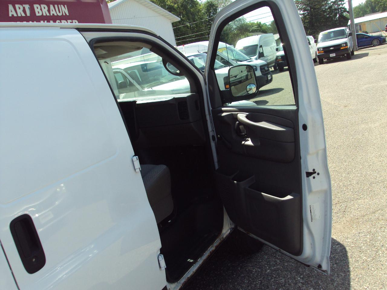 Chevrolet Express Cargo Van 2500 155" WB RWD 2006