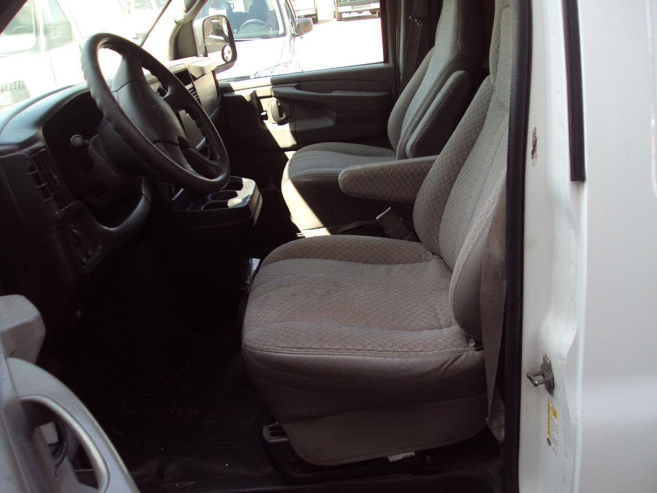 Chevrolet Express Cargo Van 2500 155" WB RWD 2006