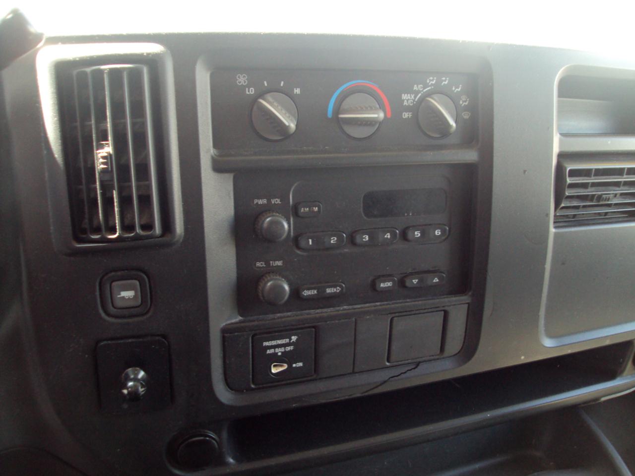 Chevrolet Express Cargo Van 2500 155" WB RWD 2006