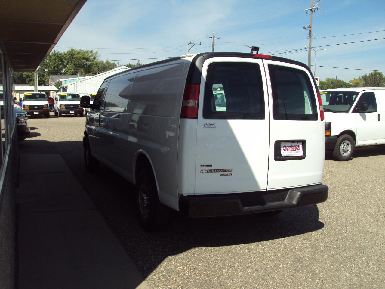 Chevrolet Express Cargo Van RWD 3500 155" 2011