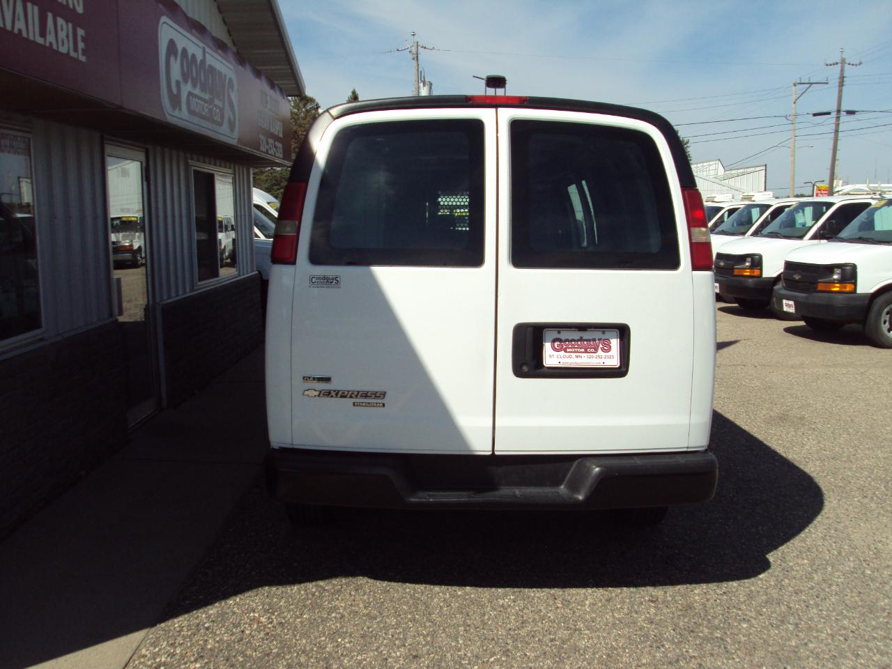 Chevrolet Express Cargo Van RWD 3500 155" 2011