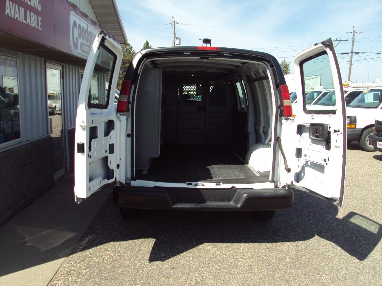 Chevrolet Express Cargo Van RWD 3500 155" 2011