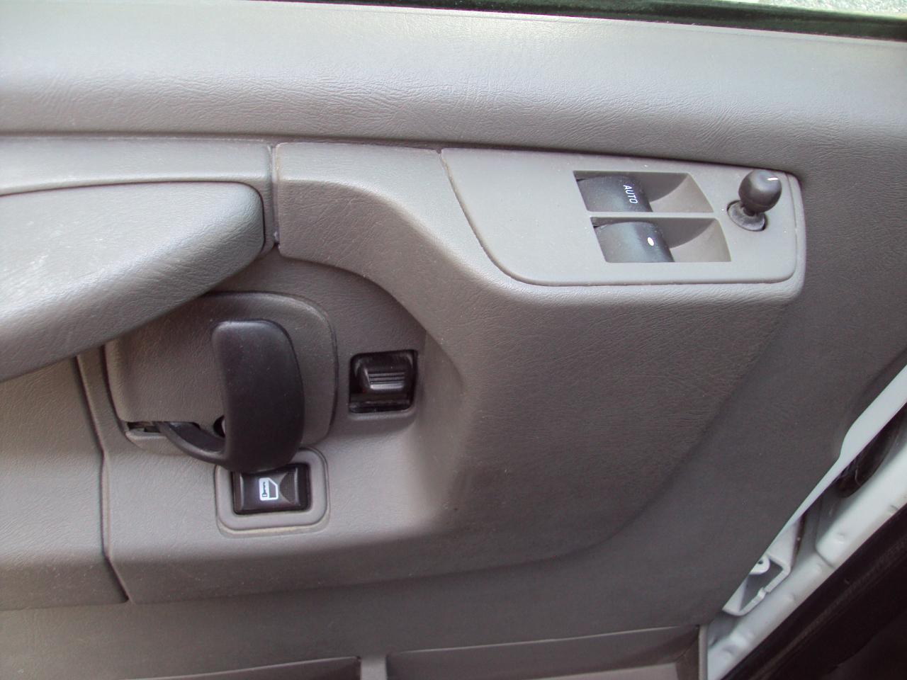 Chevrolet Express Cargo Van RWD 3500 155" 2011