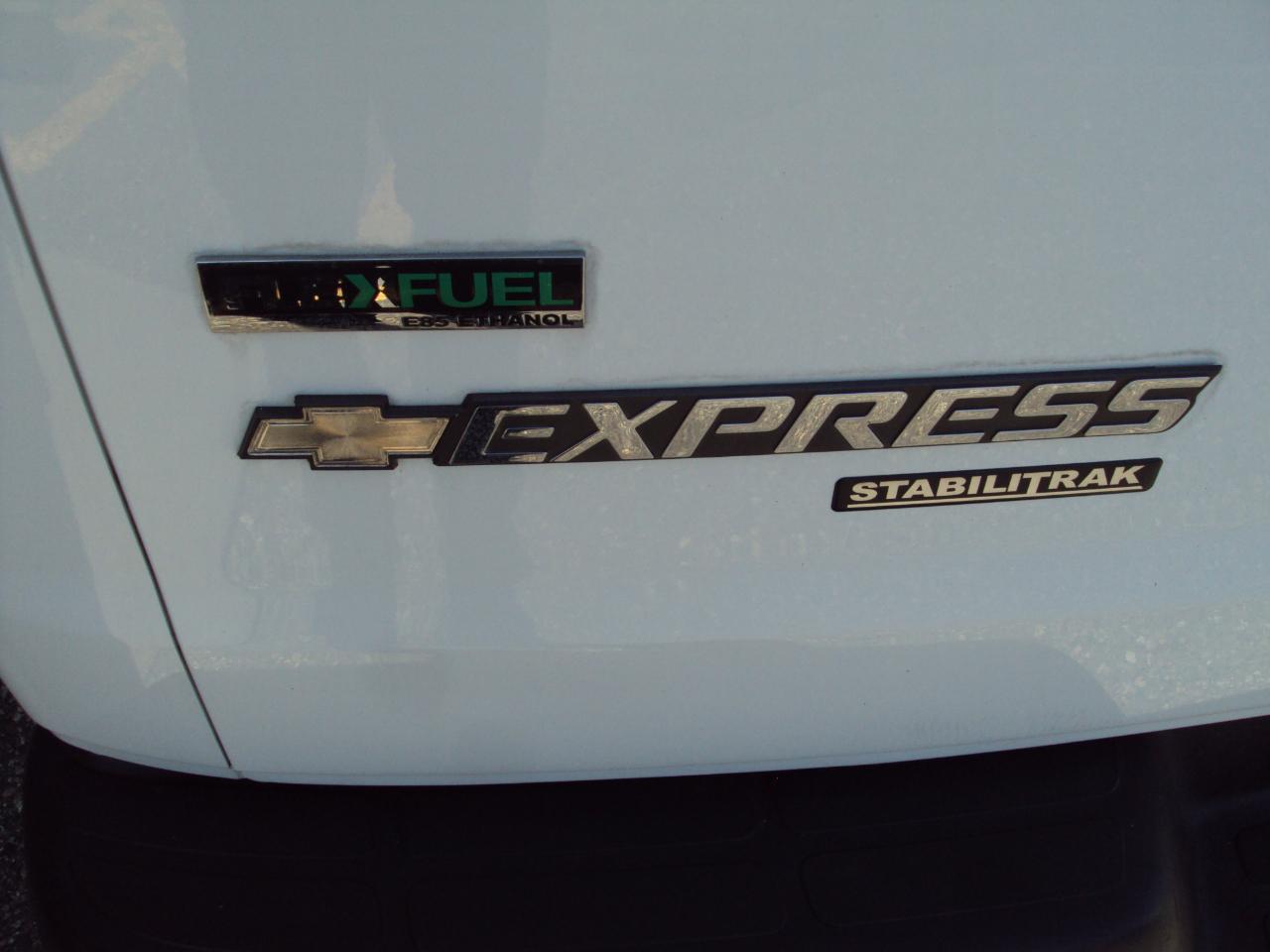 Chevrolet Express Cargo Van RWD 3500 155" 2011