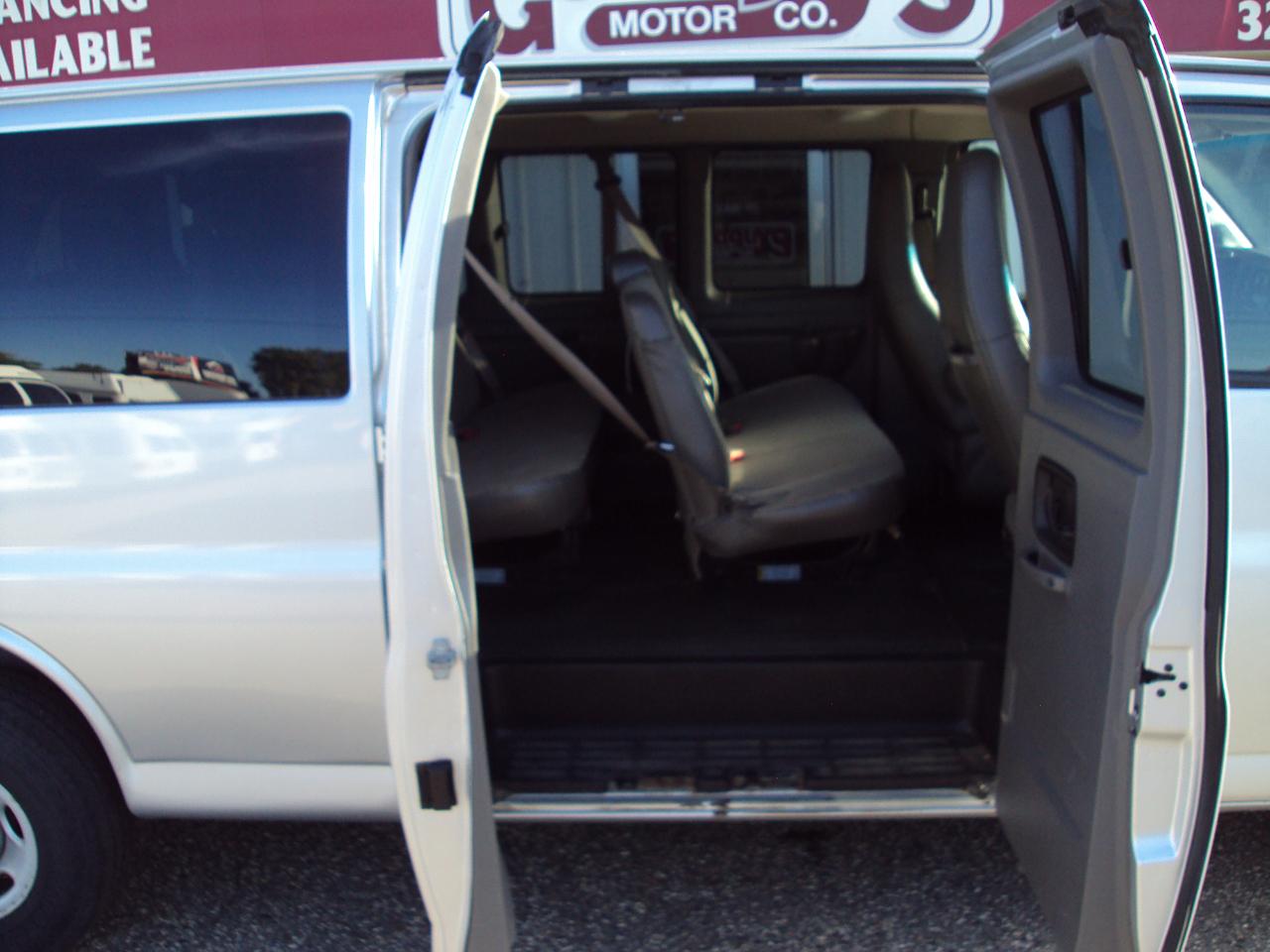 Chevrolet Express Passenger  2017