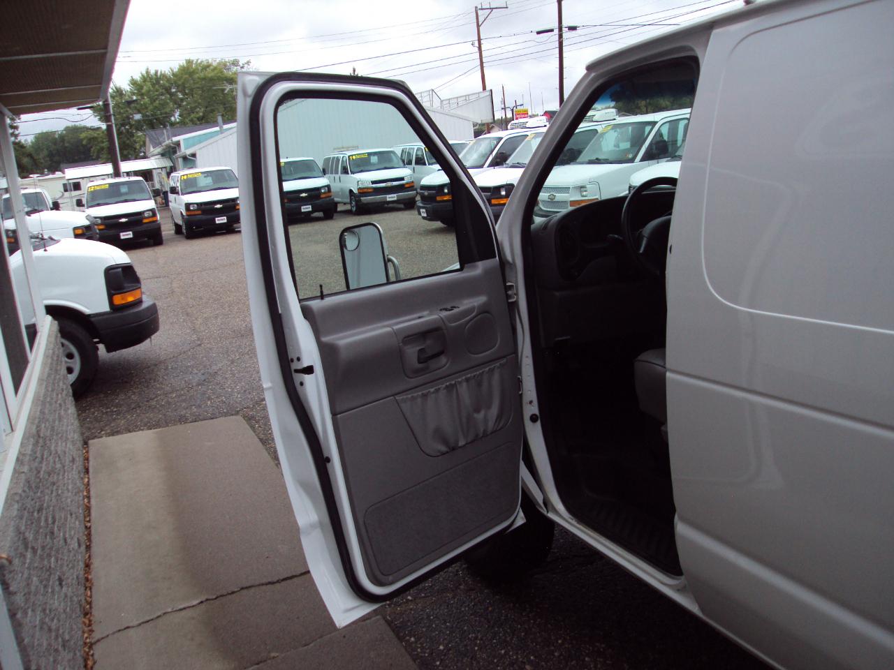 Ford Econoline Cargo Van E-350 Super 1999