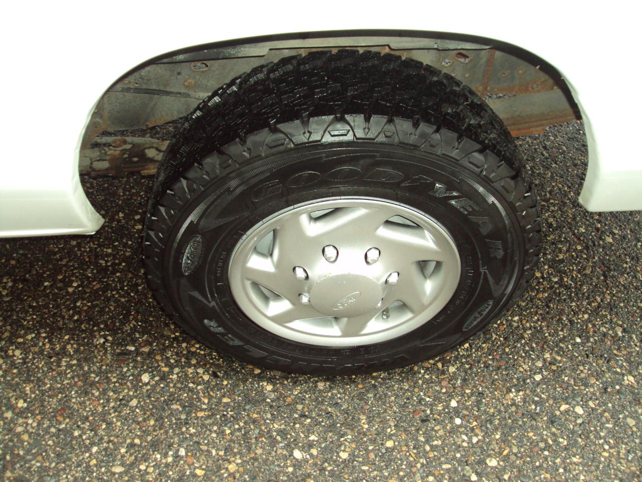 Ford Econoline Cargo Van E-350 Super 1999