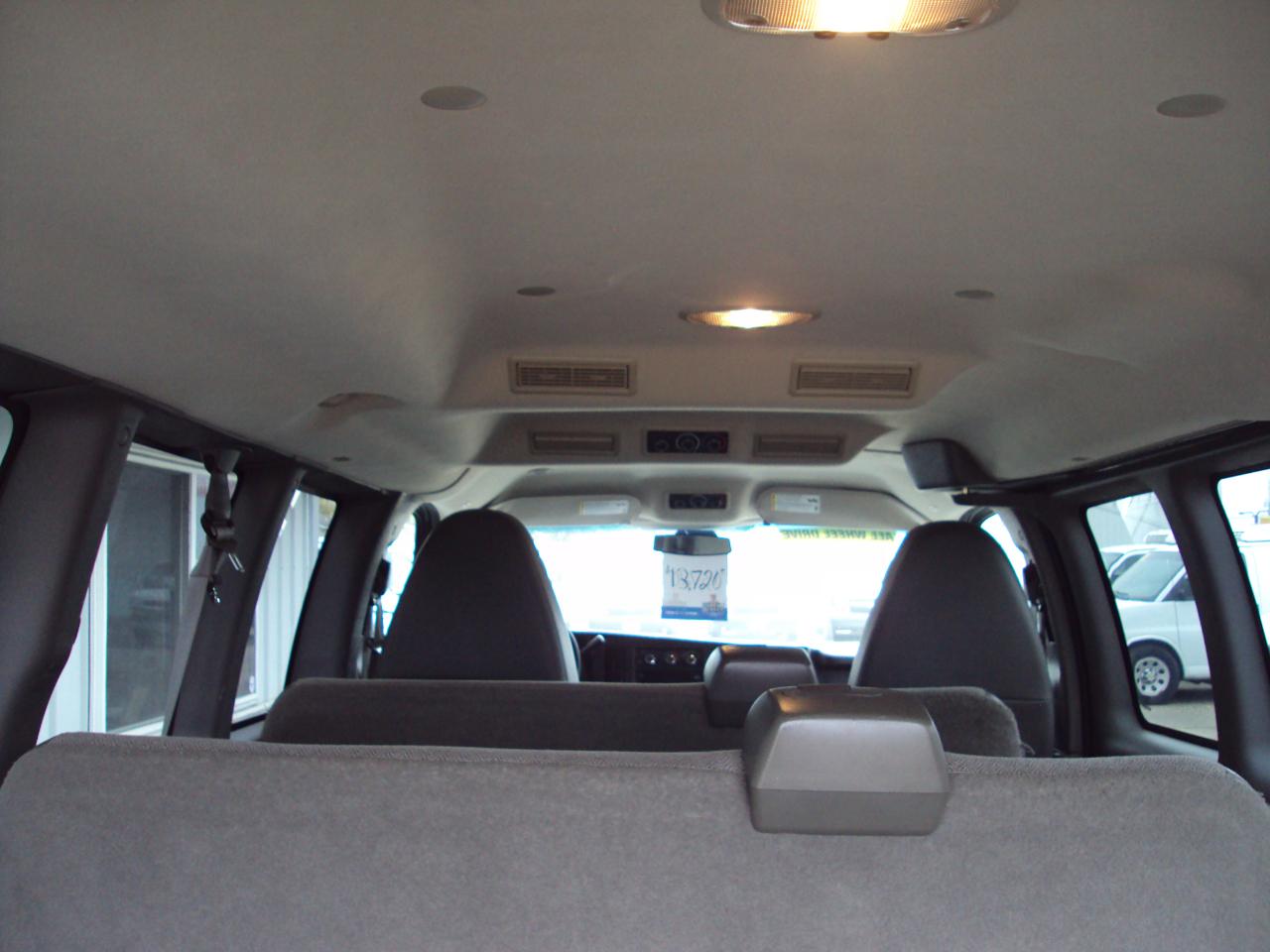 Chevrolet Express Passenger AWD 1500 135" 1LT 2011