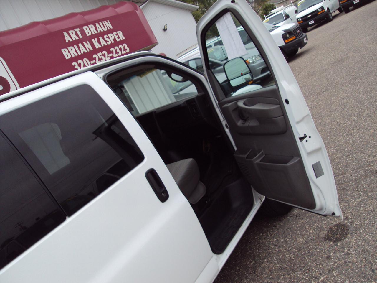 Chevrolet Express Passenger AWD 1500 135" 1LT 2011
