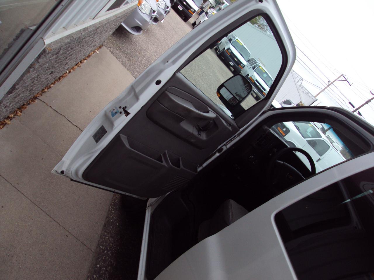 Chevrolet Express Passenger AWD 1500 135" 1LT 2011