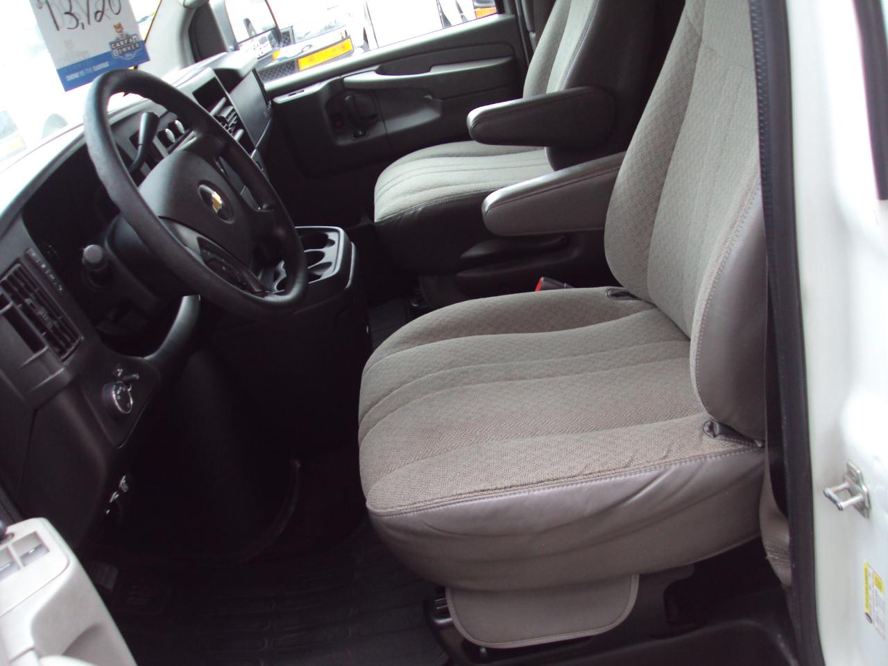 Chevrolet Express Passenger AWD 1500 135" 1LT 2011
