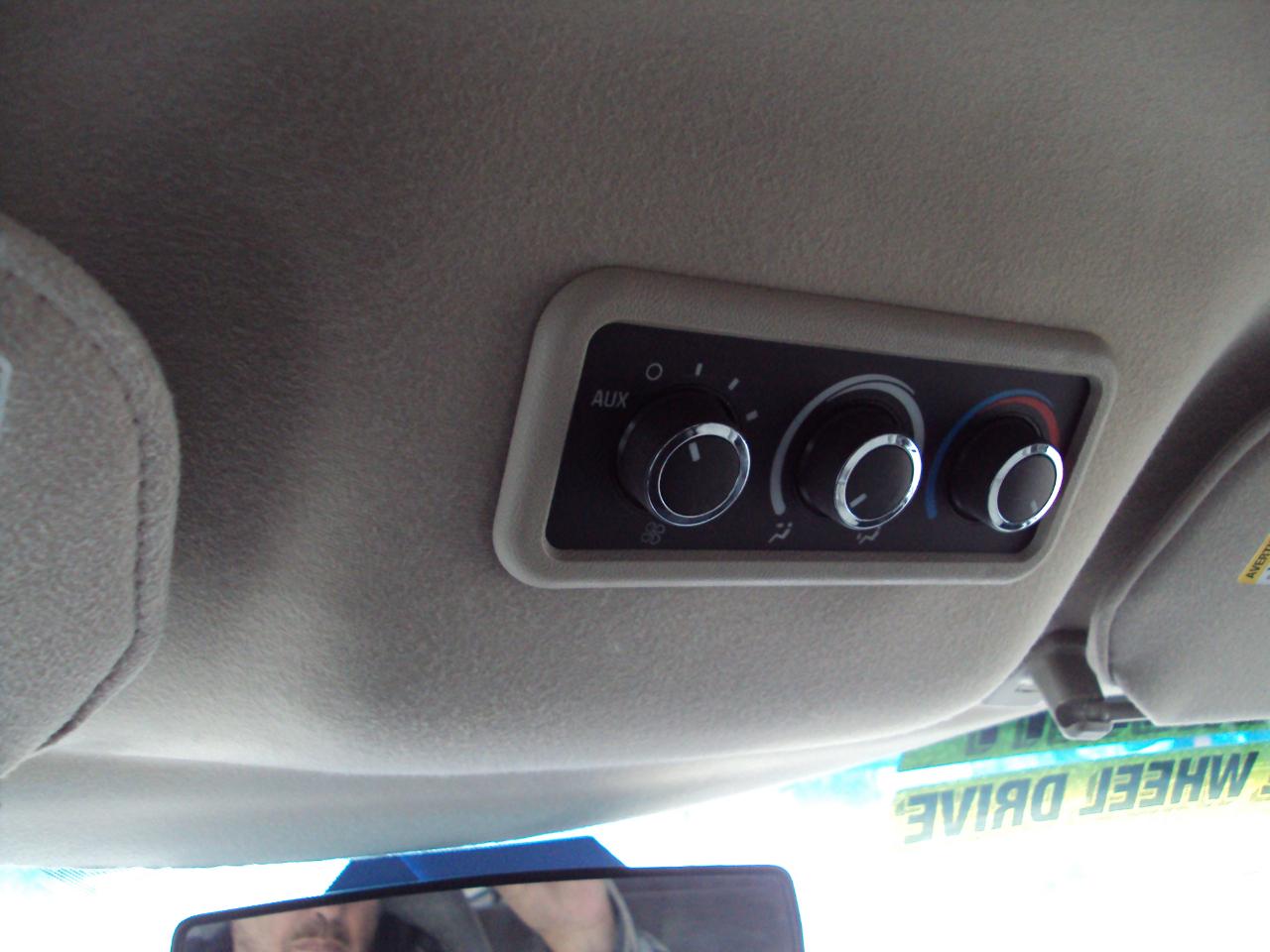 Chevrolet Express Passenger AWD 1500 135" 1LT 2011