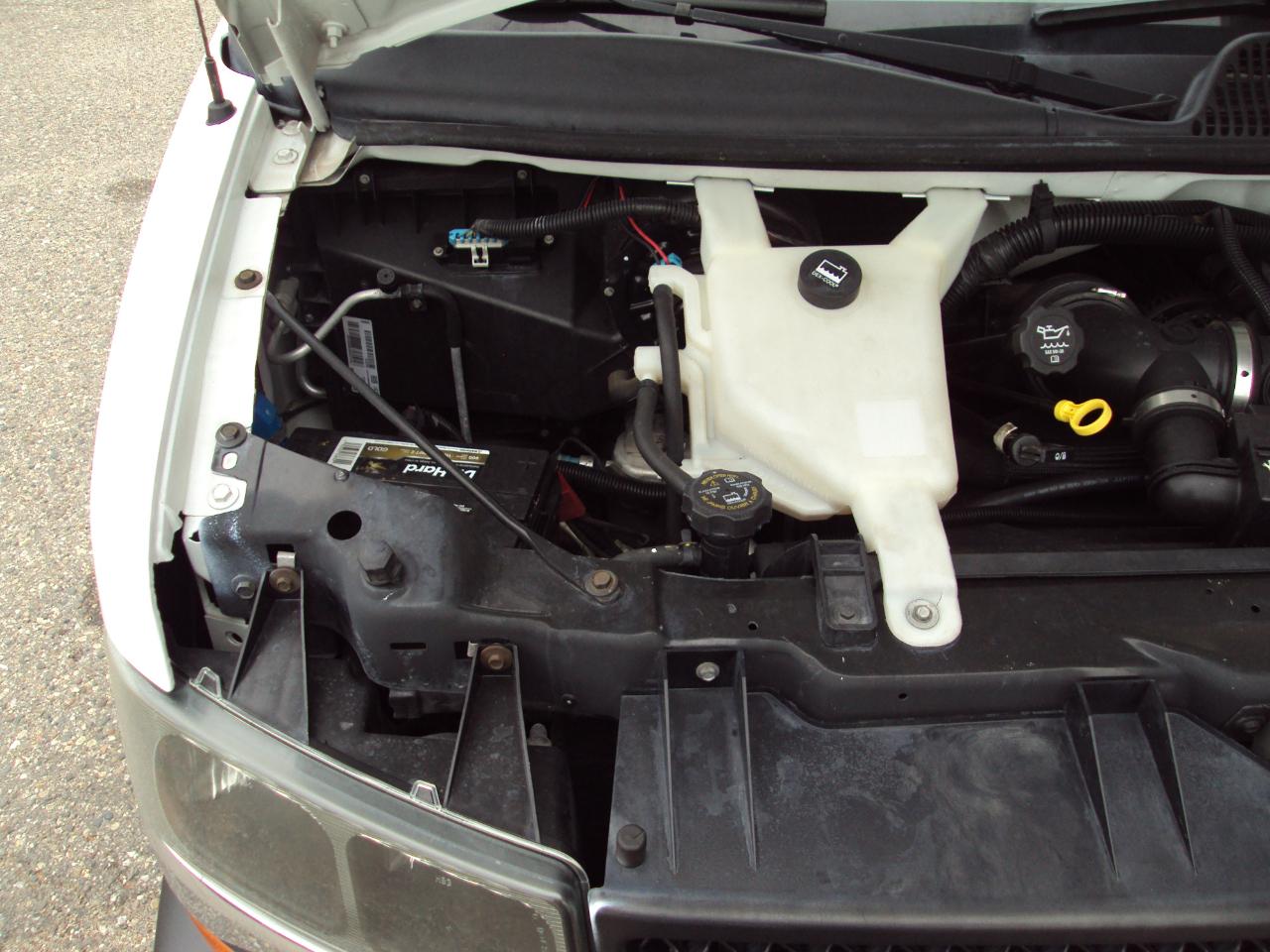 Chevrolet Express Passenger AWD 1500 135" 1LT 2011