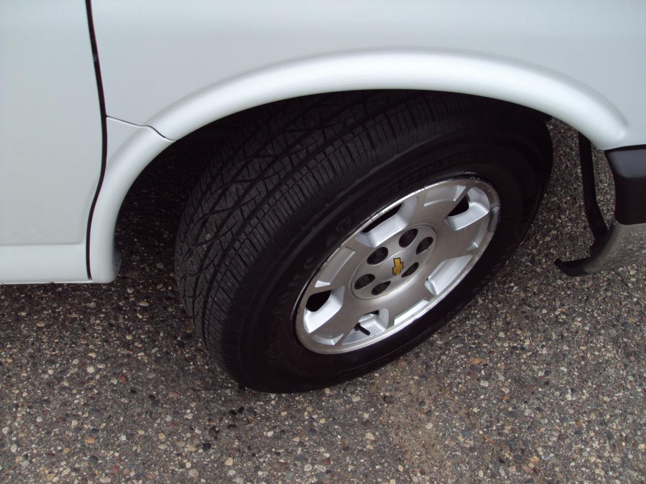 Chevrolet Express Passenger AWD 1500 135" 1LT 2011
