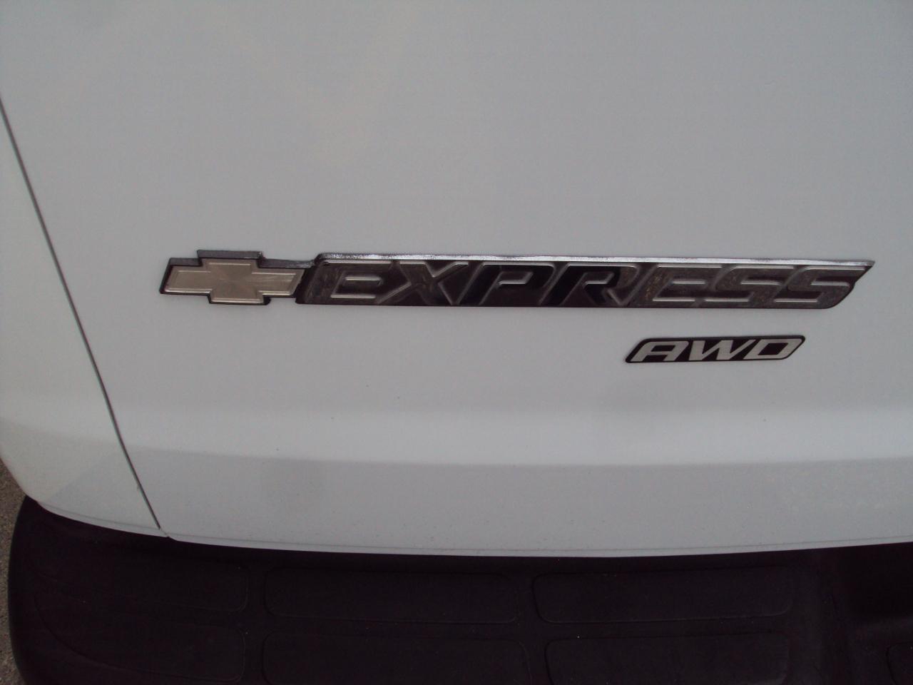 Chevrolet Express Passenger AWD 1500 135" 1LT 2011