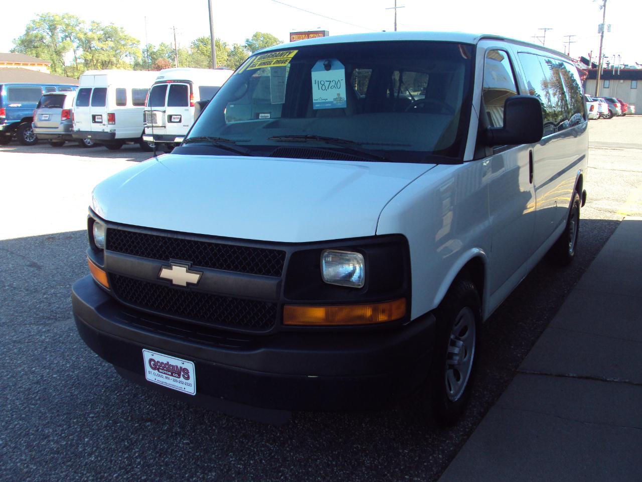 Chevrolet Express Passenger AWD 1500 135" 1LS 2011