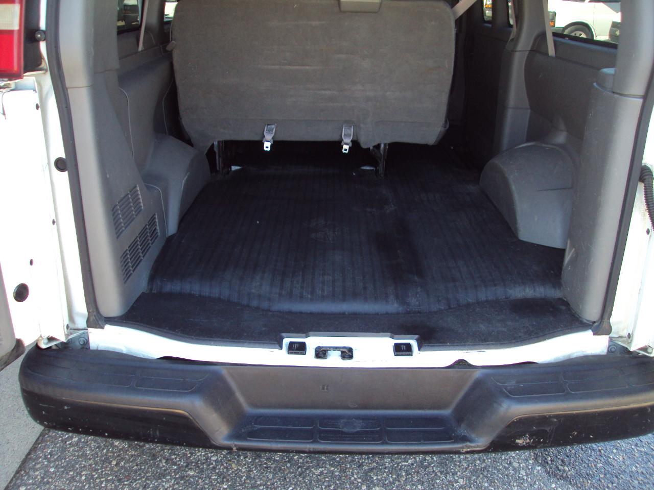 Chevrolet Express Passenger AWD 1500 135" 1LS 2011