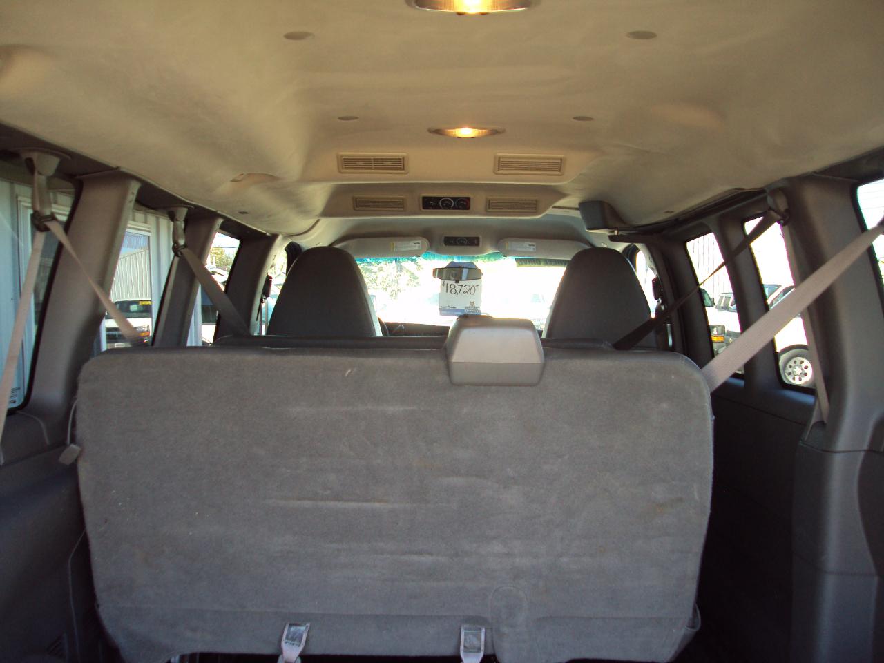 Chevrolet Express Passenger AWD 1500 135" 1LS 2011