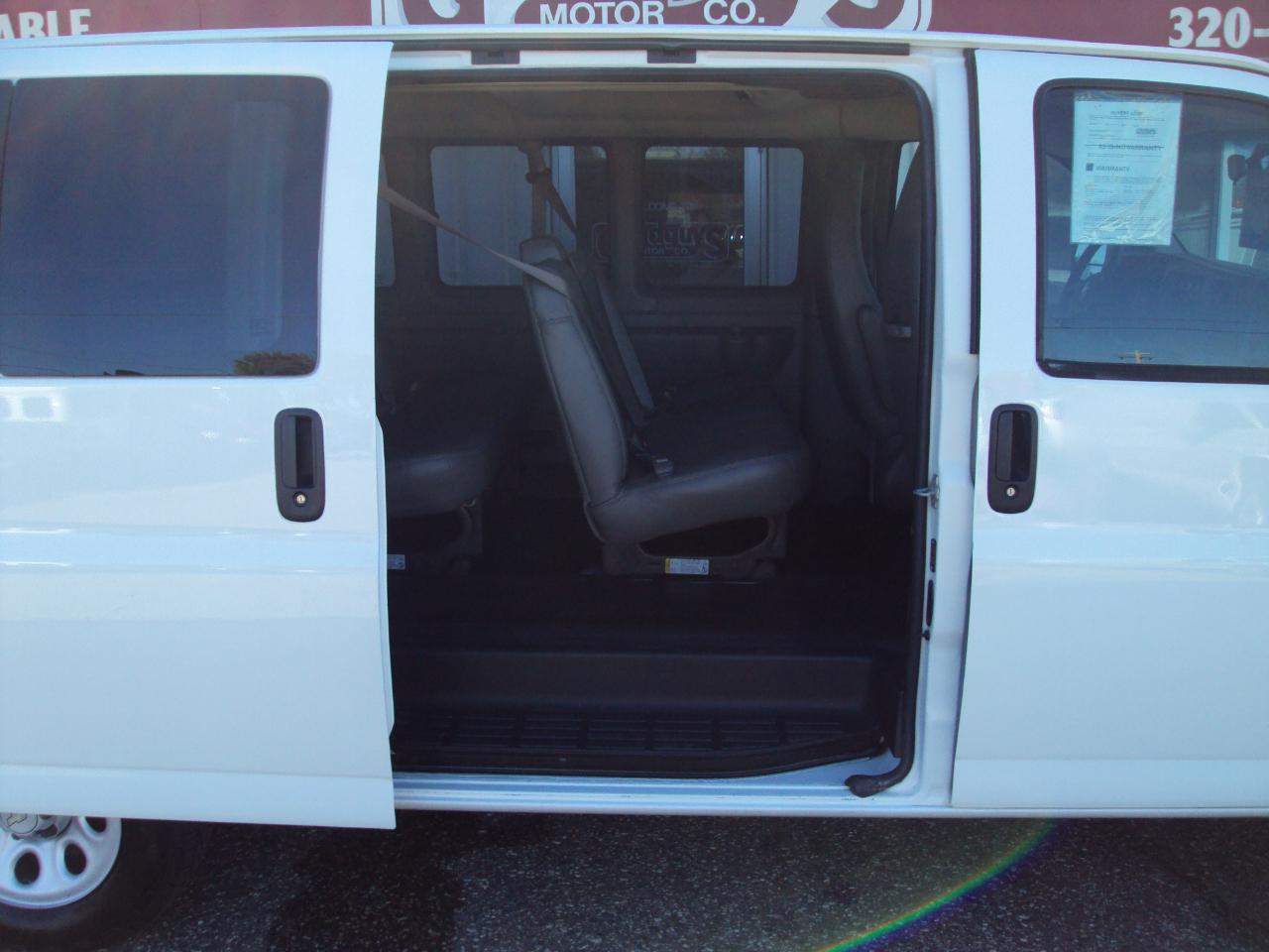 Chevrolet Express Passenger AWD 1500 135" 1LS 2011
