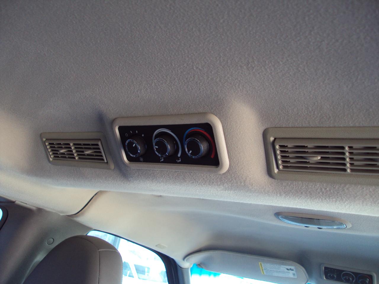 Chevrolet Express Passenger AWD 1500 135" 1LS 2011