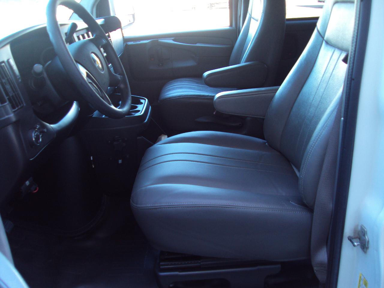 Chevrolet Express Passenger AWD 1500 135" 1LS 2011