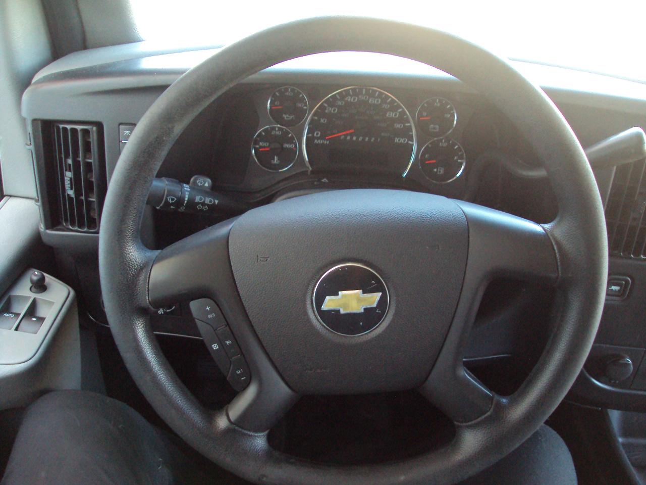 Chevrolet Express Passenger AWD 1500 135" 1LS 2011