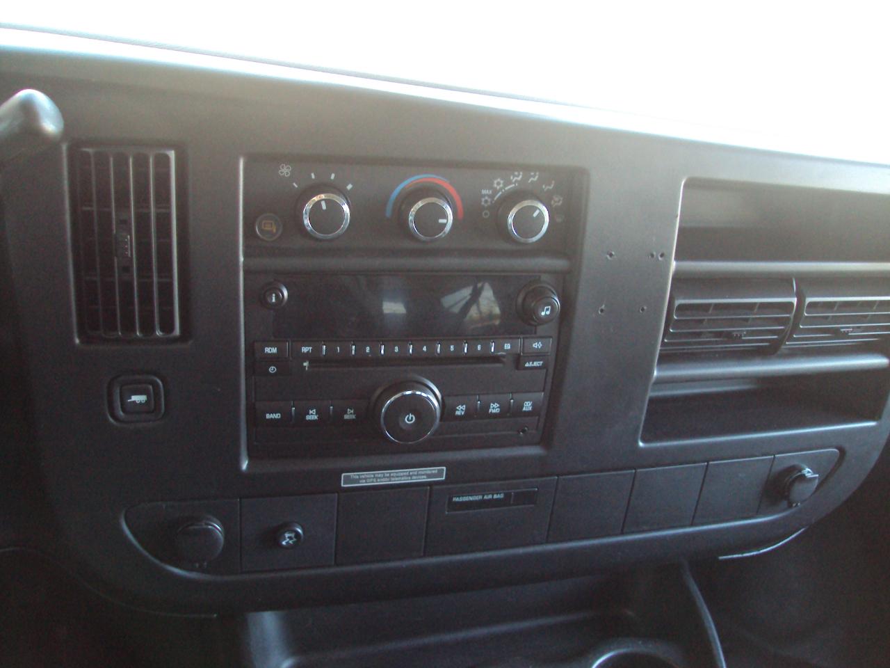 Chevrolet Express Passenger AWD 1500 135" 1LS 2011