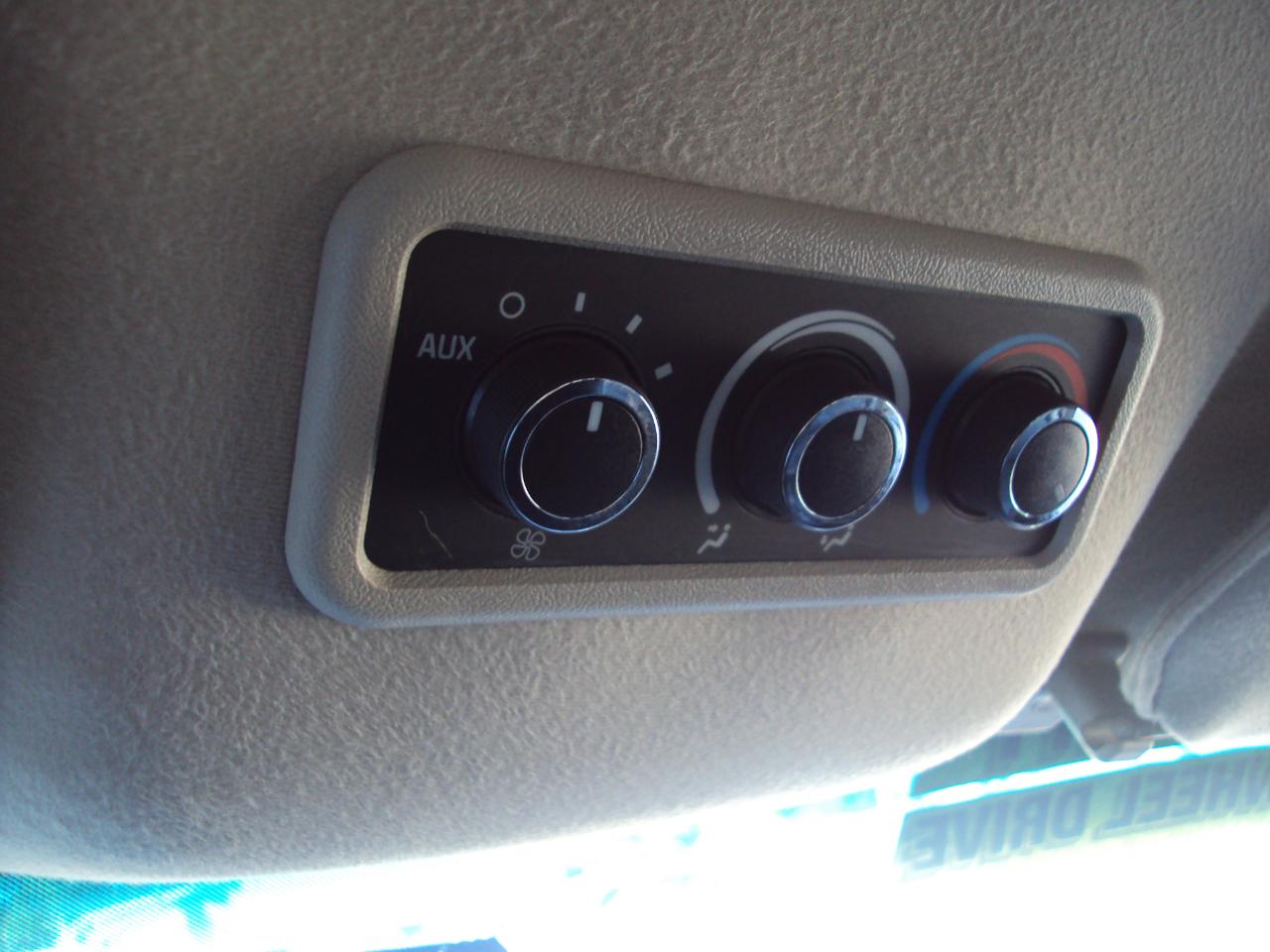 Chevrolet Express Passenger AWD 1500 135" 1LS 2011