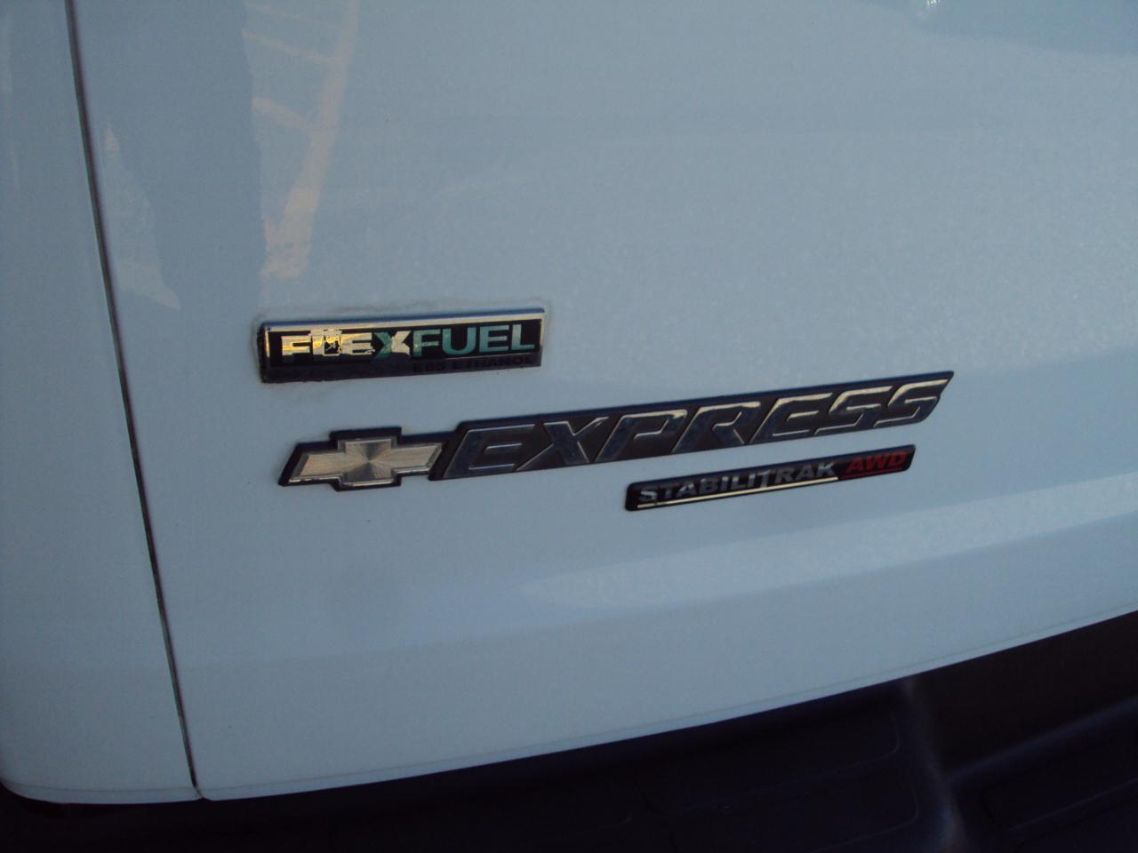 Chevrolet Express Passenger AWD 1500 135" 1LS 2011