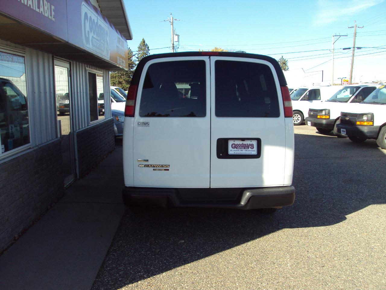 Chevrolet Express Passenger AWD 1500 135" 1LS 2011