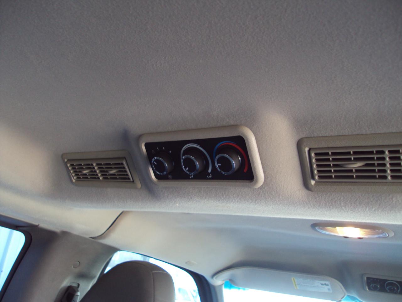 Chevrolet Express Passenger AWD 1500 135" 1LS 2011