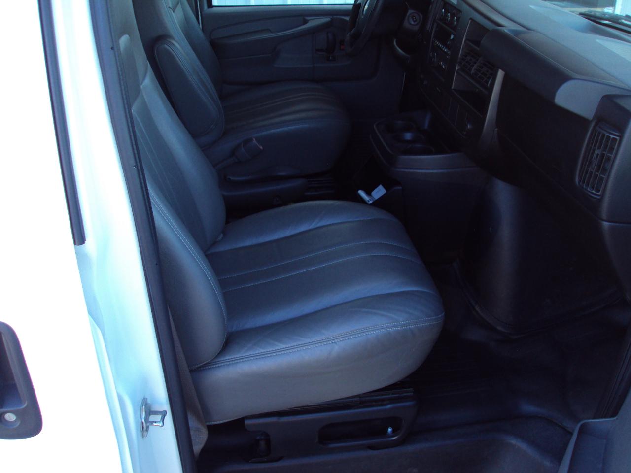 Chevrolet Express Passenger AWD 1500 135" 1LS 2011