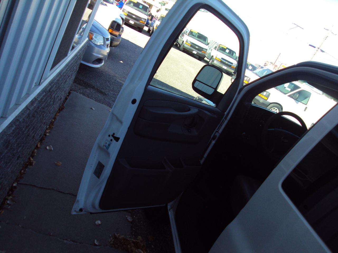 Chevrolet Express Passenger AWD 1500 135" 1LS 2011