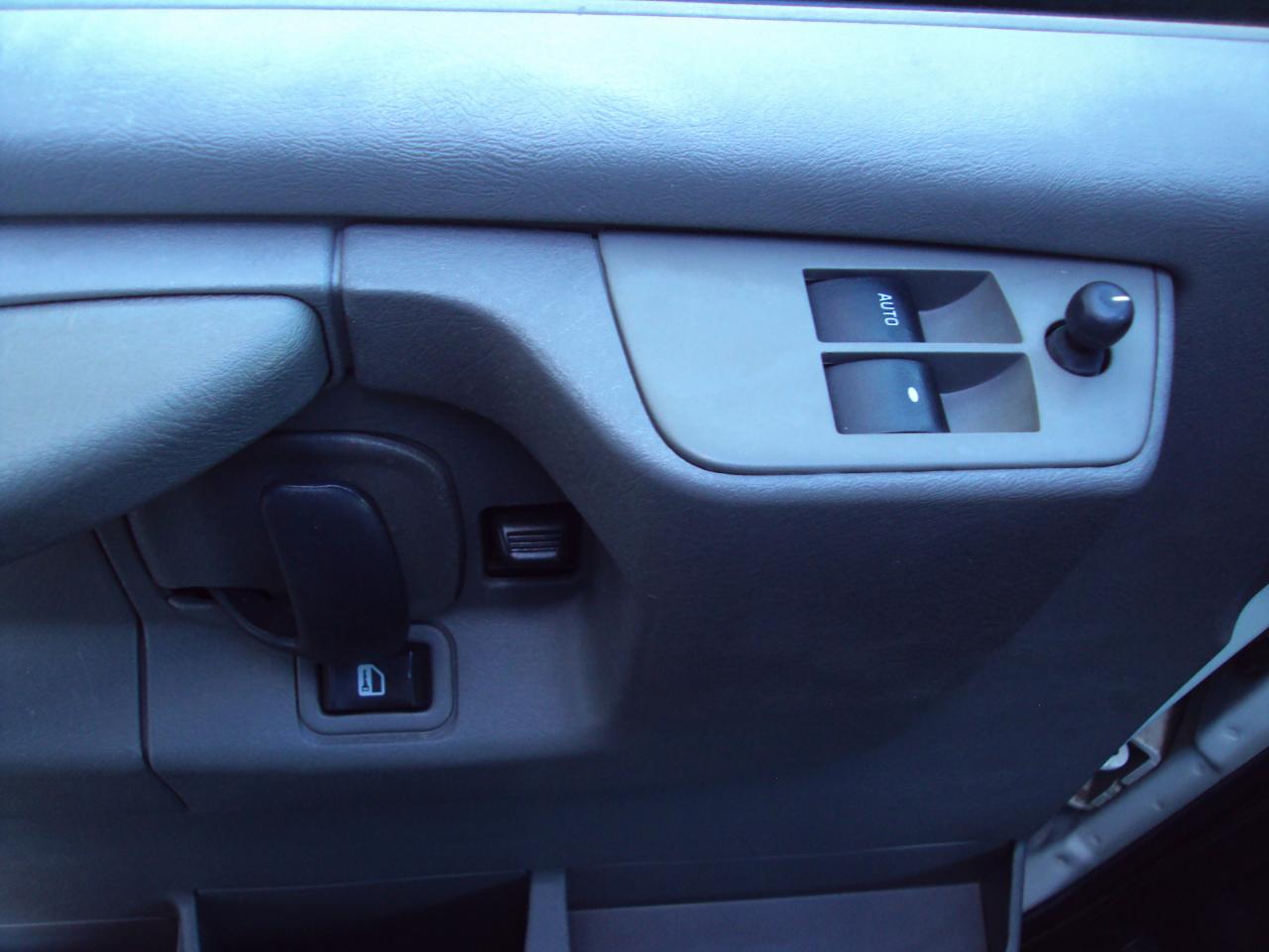 Chevrolet Express Passenger AWD 1500 135" 1LS 2011