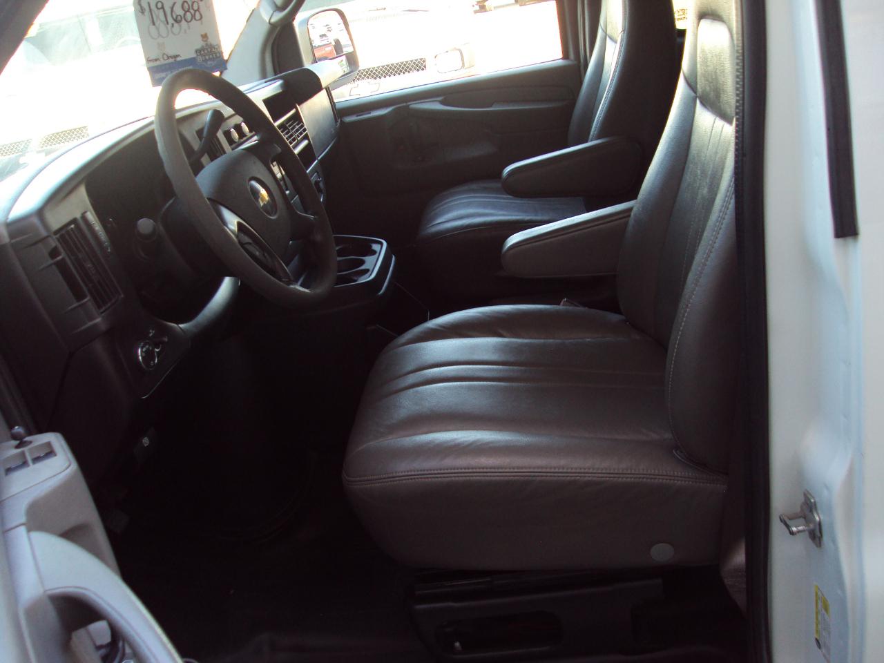 Chevrolet Express Passenger AWD 1500 135" 1LS 2011
