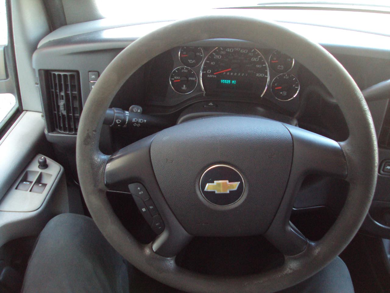 Chevrolet Express Passenger AWD 1500 135" 1LS 2011