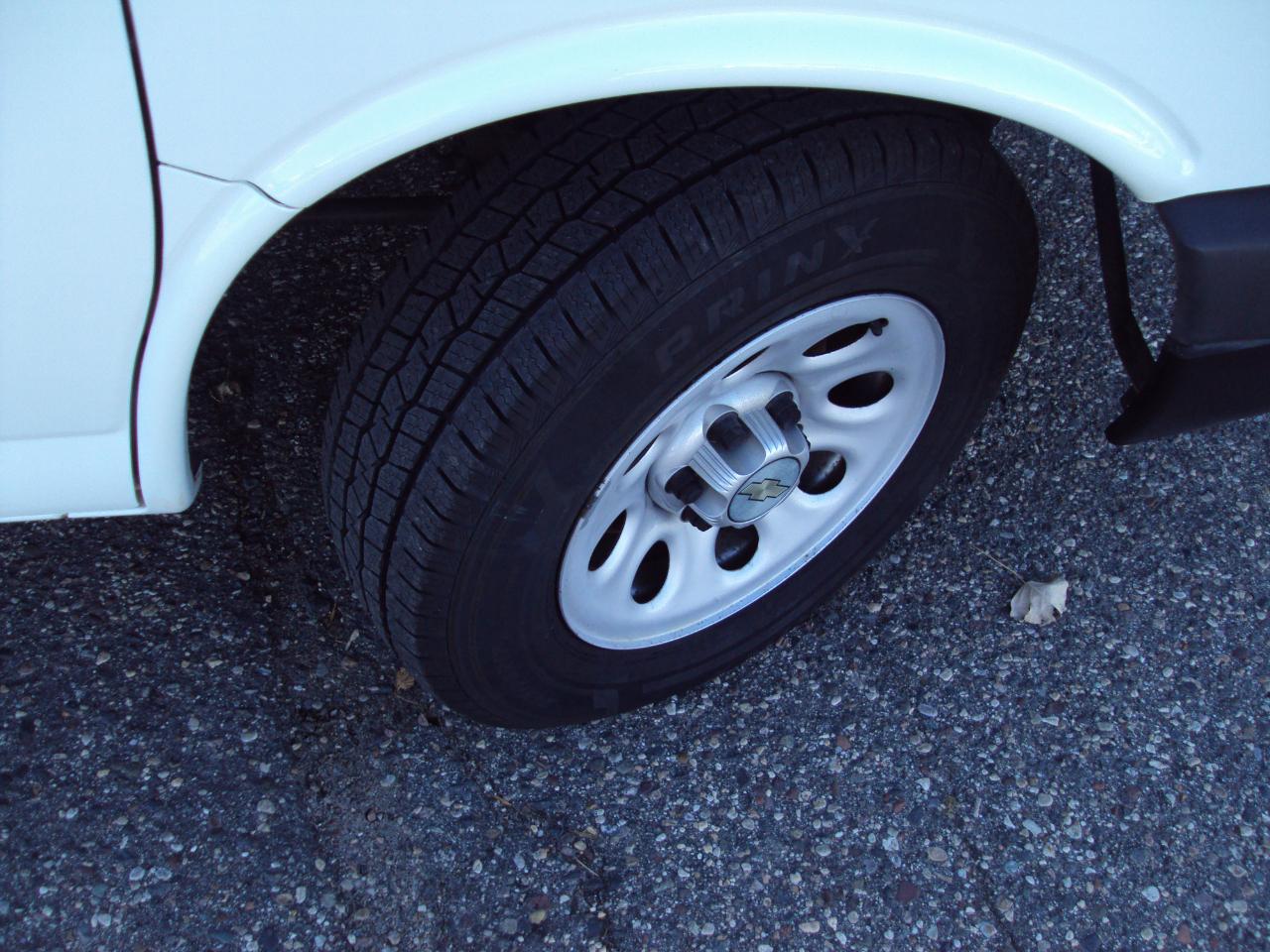 Chevrolet Express Passenger AWD 1500 135" 1LS 2011