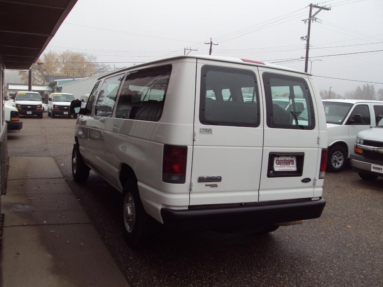 Ford Econoline Wagon  2010