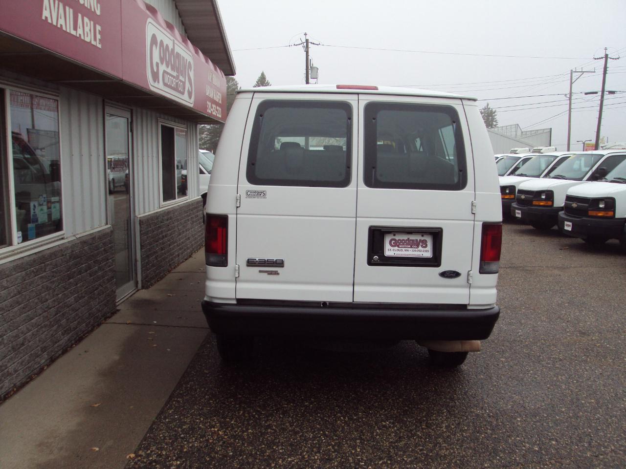 Ford Econoline Wagon  2010