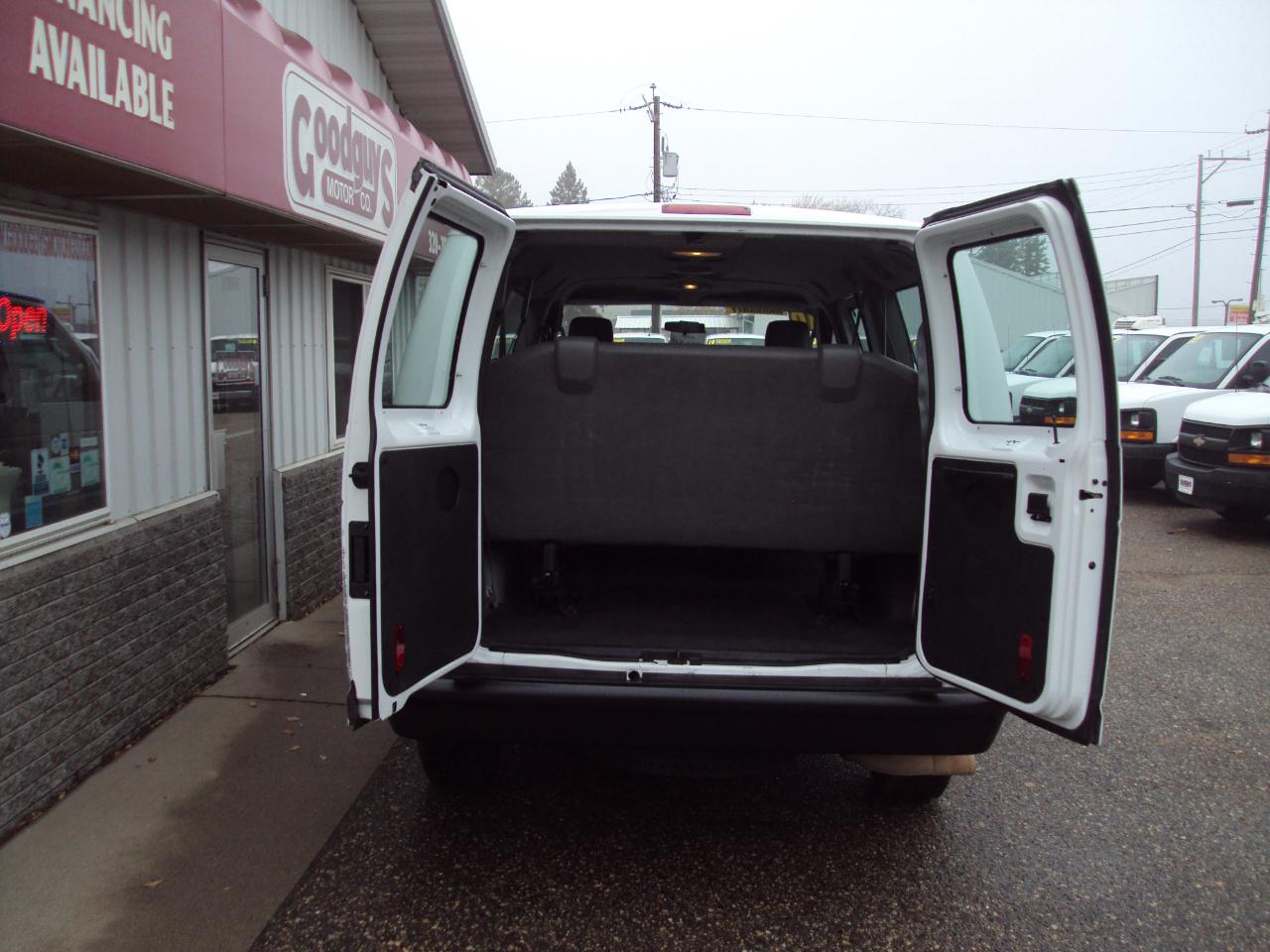 Ford Econoline Wagon  2010