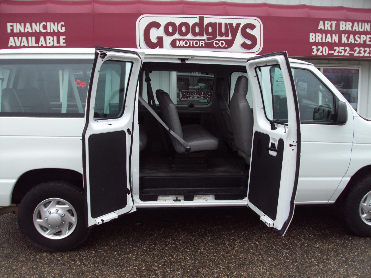 Ford Econoline Wagon  2010