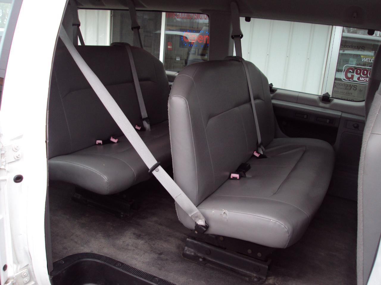 Ford Econoline Wagon  2010