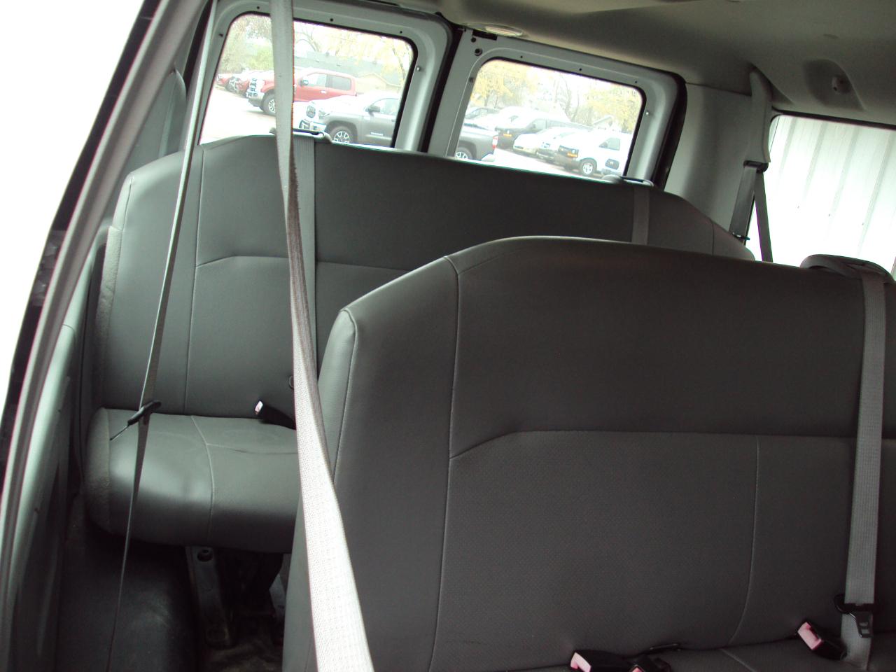 Ford Econoline Wagon  2010