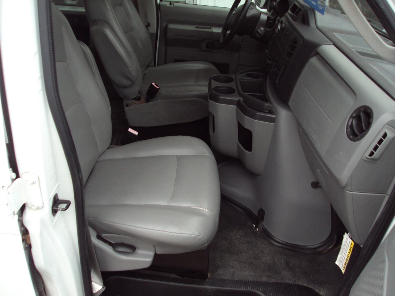 Ford Econoline Wagon  2010